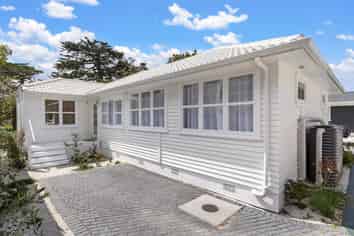 24D Clinton Avenue, Te Atatu Peninsula