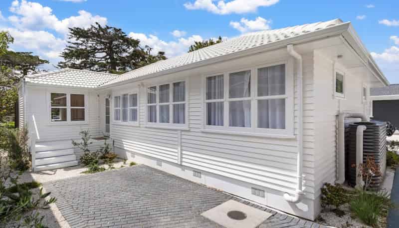 24D Clinton Avenue, Te Atatu Peninsula