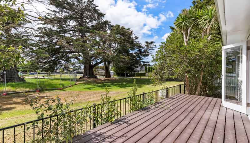 24D Clinton Avenue, Te Atatu Peninsula