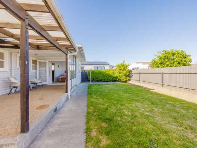 8 Corbett Place, Onekawa