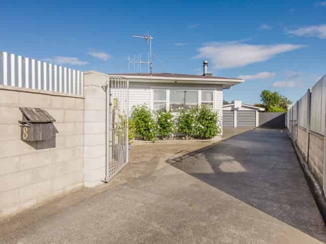 8 Corbett Place, Onekawa