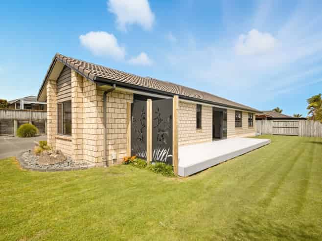 12 Thompson Drive, Papamoa Beach
