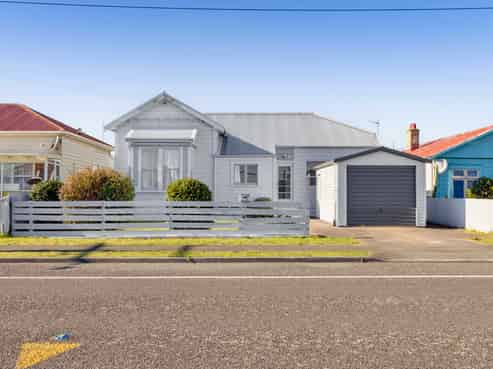 76 Disraeli Street, Hawera