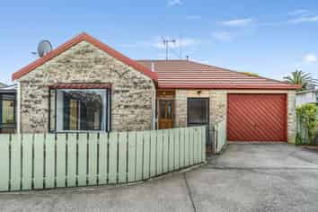 90b Florence Ave, Roslyn