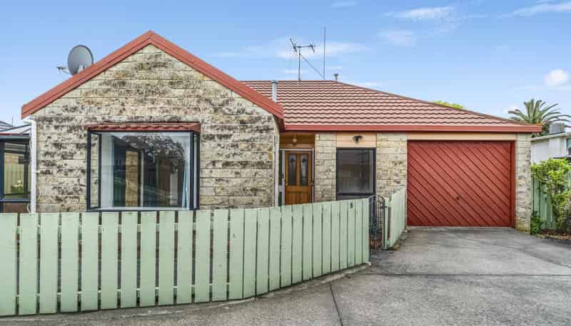 90b Florence Ave, Roslyn