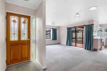 90b Florence Ave, Roslyn