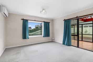 90b Florence Ave, Roslyn