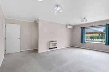 90b Florence Ave, Roslyn