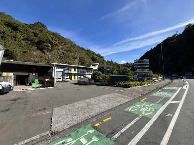 Modern, Self-Contained Office with Parking