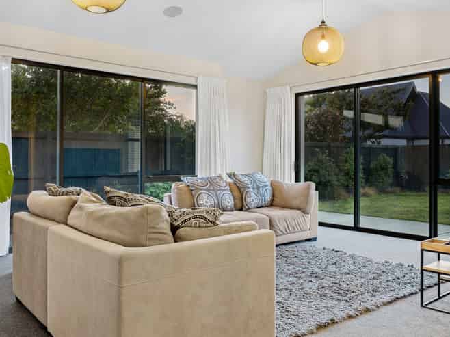 6 Rockport Place, Parklands