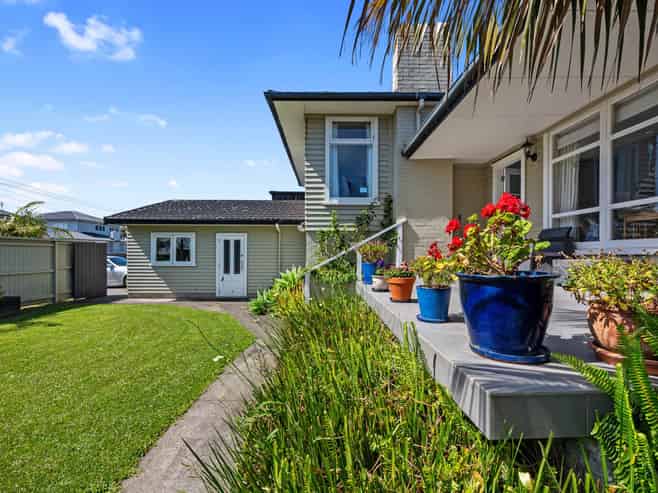 35 Montgomery Avenue, Belmont