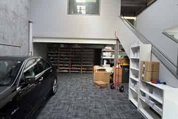 North-facing office/warehouse - vacant possession