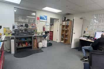 North-facing office/warehouse - vacant possession