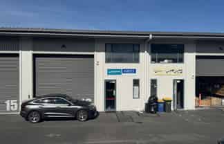 North-facing office/warehouse - vacant possession