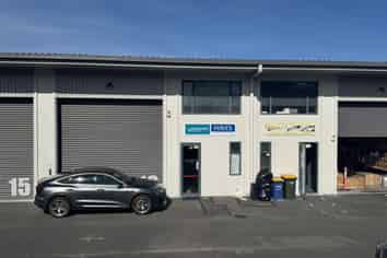 North-facing office/warehouse - vacant possession