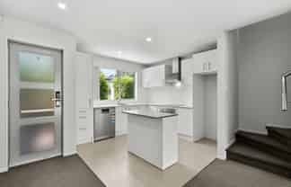 32/11 Ray Small Drive, Papakura
