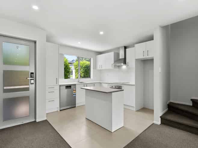 32/11 Ray Small Drive, Papakura