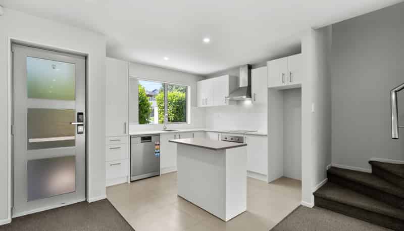 32/11 Ray Small Drive, Papakura