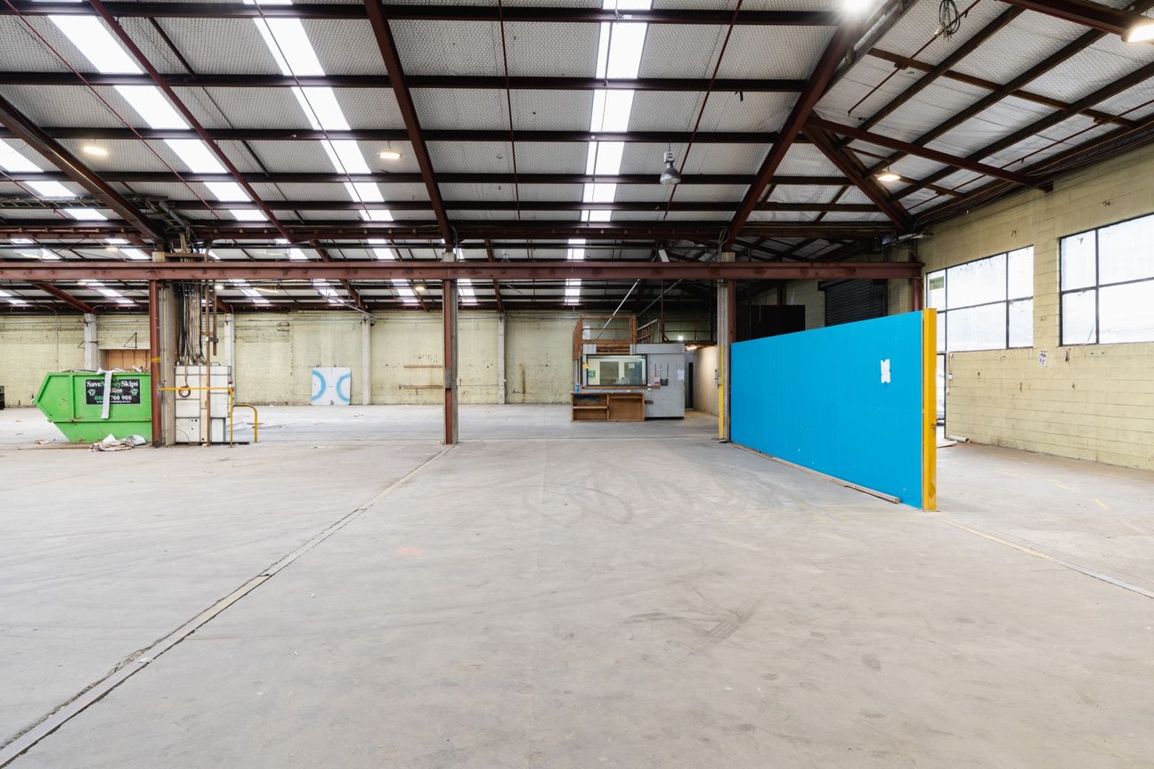 Warehouse with option to split - Vista 6