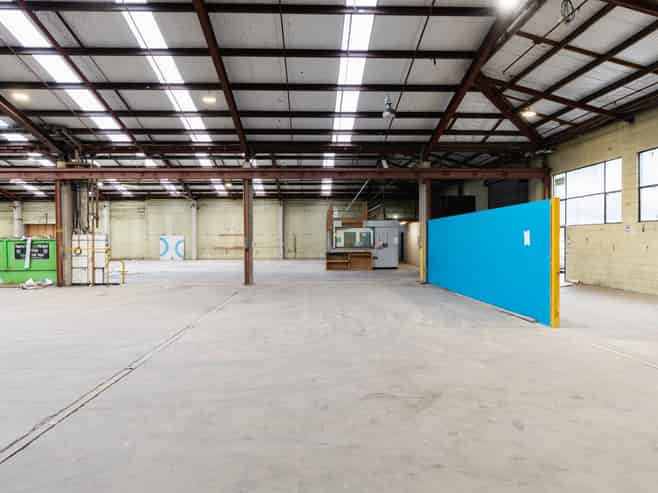 Warehouse with option to split