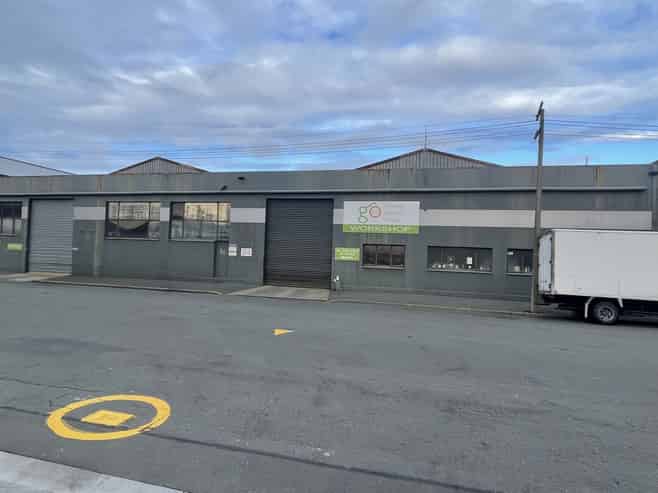 Warehouse with option to split