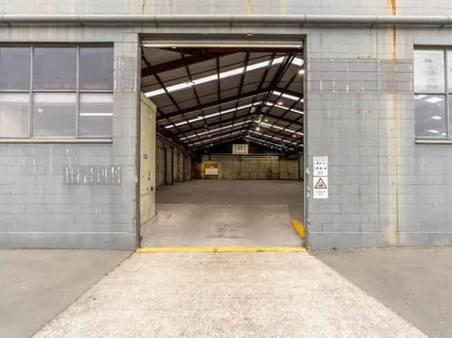 Warehouse with option to split