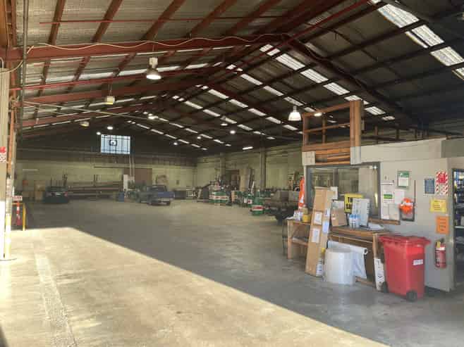 Warehouse with option to split