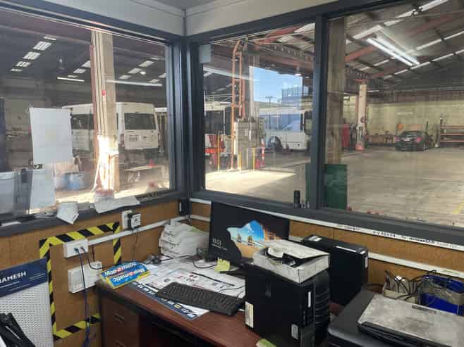 Warehouse with option to split