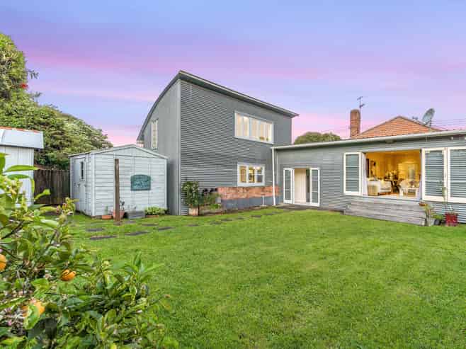 58 Renfrew Avenue, Sandringham