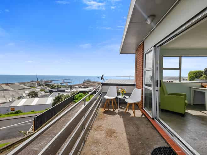 2/31 Findlay Street, Moturoa