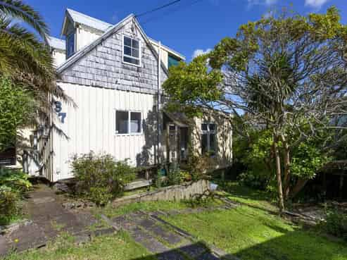 37 Makiri Street, Helensville