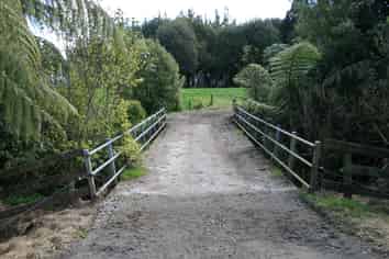 2403 Mountain Road, Tariki