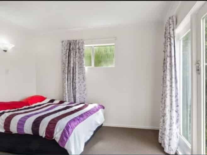 2/10 Queens Drive, Lyall Bay