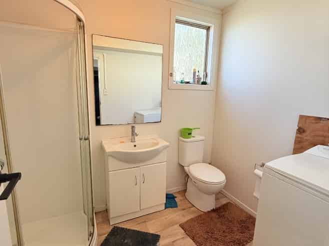 2/10 Queens Drive, Lyall Bay