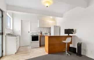 2/10 Queens Drive, Lyall Bay