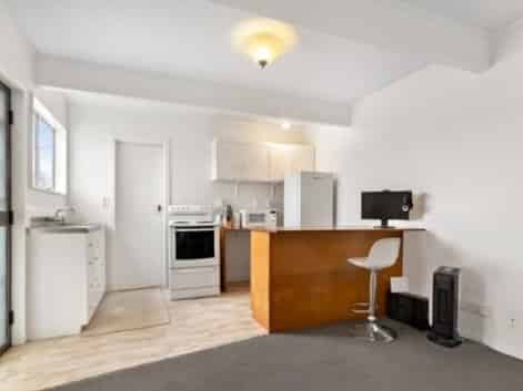 2/10 Queens Drive, Lyall Bay