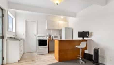 2/10 Queens Drive, Lyall Bay