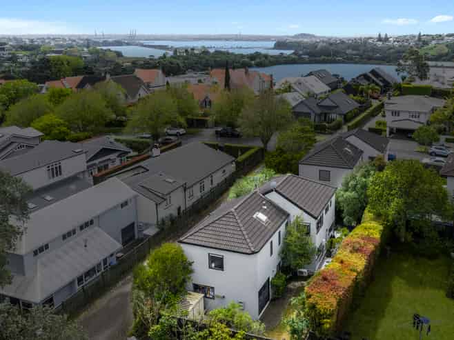 2/27 Martin Avenue, Remuera