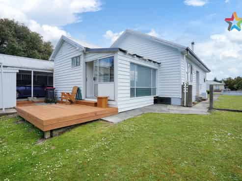 35 Sinclair Avenue, Nightcaps