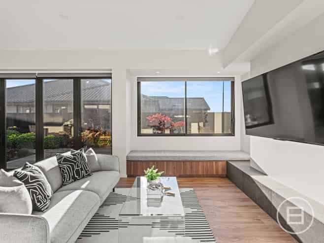 98 Southfield Drive, LINCOLN