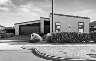 98 Southfield Drive, LINCOLN