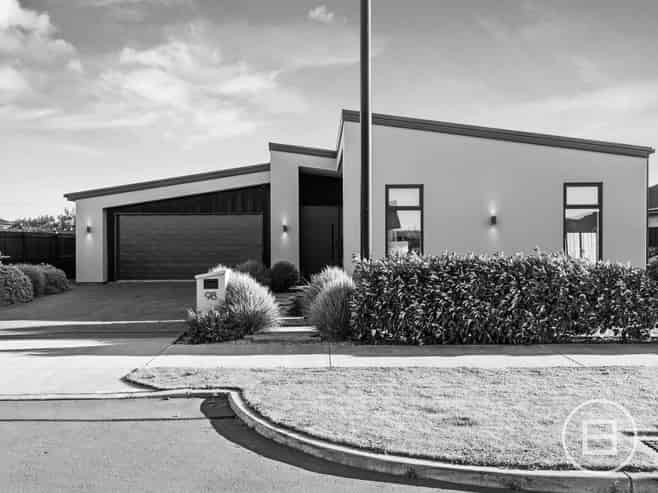 98 Southfield Drive, LINCOLN