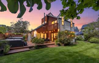 2 Holmcroft Court, Cracroft