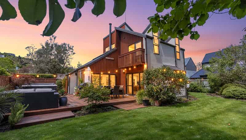 2 Holmcroft Court, Cracroft