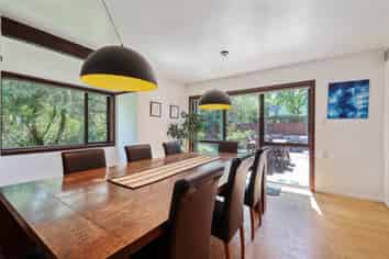 2 Holmcroft Court, Cracroft