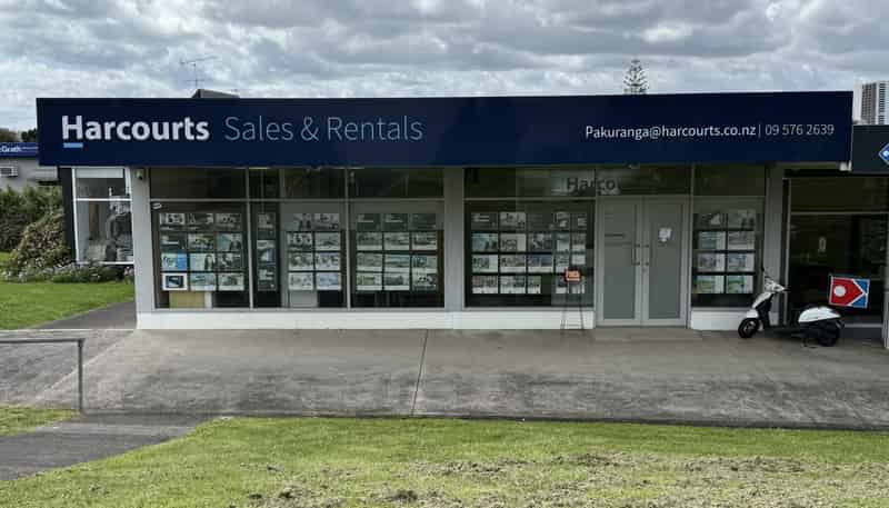 3 and 4/2 Johns Lane, Pakuranga