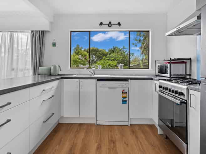 52b Hilltop Avenue, Morningside