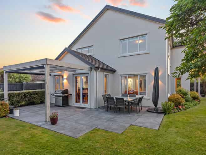 6 June Gardens, Northwood