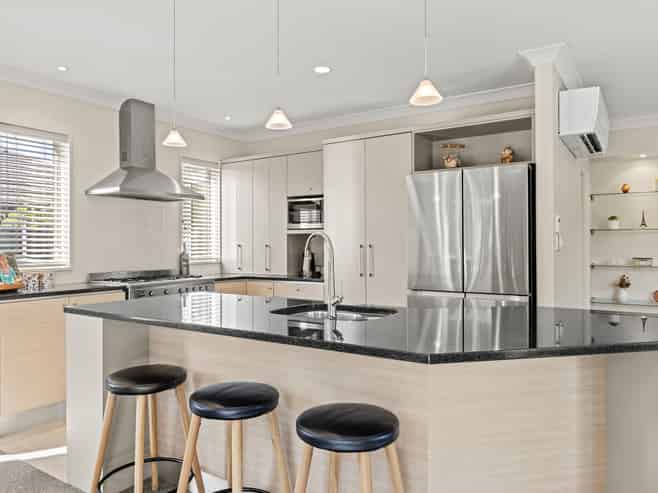 6 June Gardens, Northwood