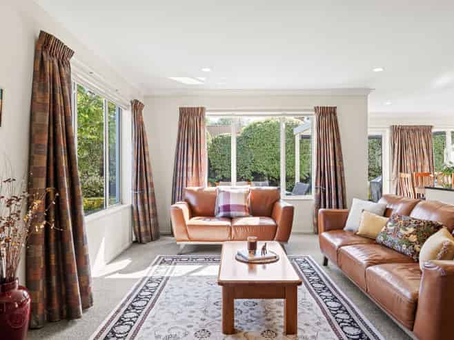 6 June Gardens, Northwood